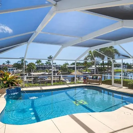Sunset Canal- Waterfront Heated Salt Pool Golf